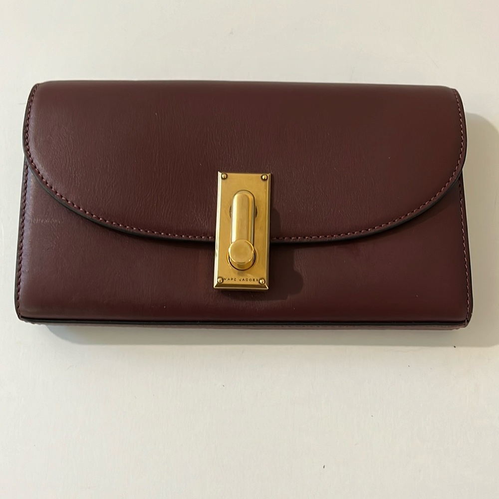 NWT MARC JACOBS LONG WALLET WITH FLAP IN BURGANDY